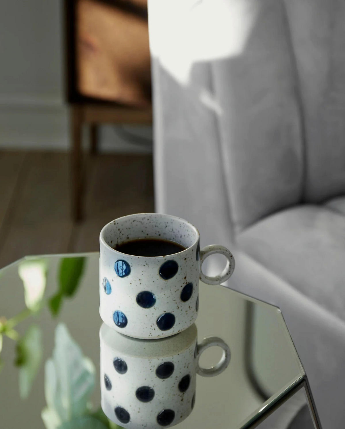 TASSE Grainy mit Henkel gepunktet Sand/Dunkelblau - Multicolor, Keramik (0.27L) - Nordal