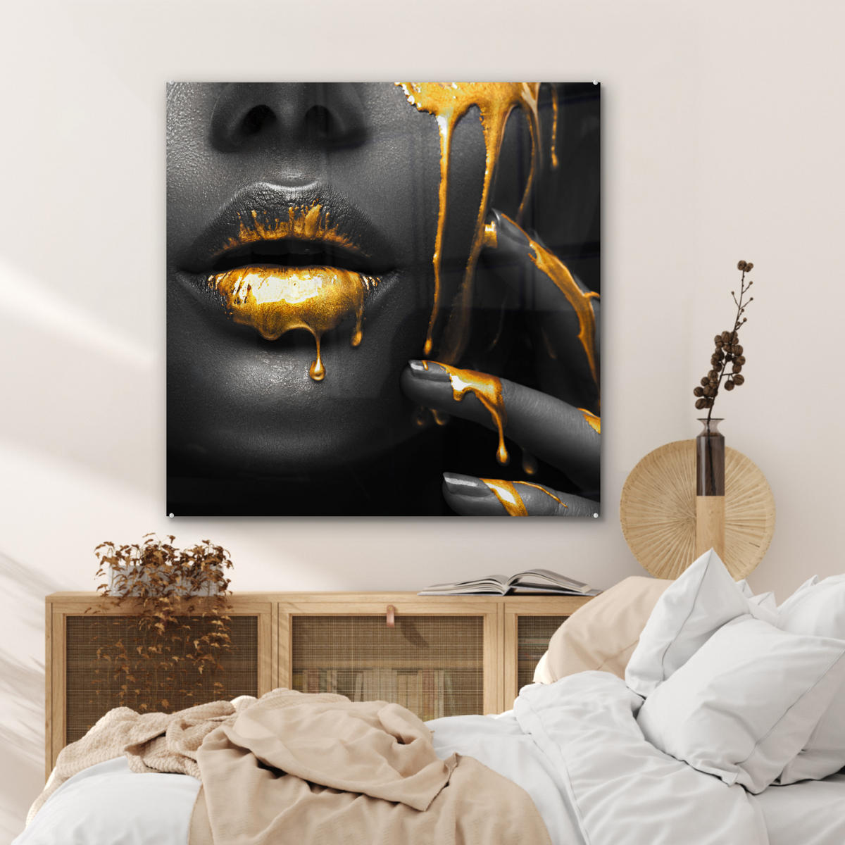OBRAZ NA AKRYLOVOM SKLE Žena - čierna - zlatá - tvár - pery 90x90 cm - zlatá, sklo (90/90cm) - MuchoWow