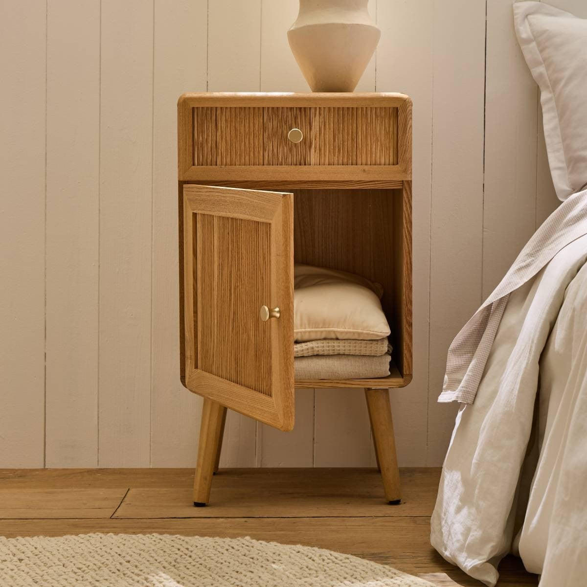 NACHTTISCH 1 Tür und 1 Schublade mit Lamellenfronten 35/71/42 cm - Eschefarben, Holzwerkstoff (35/71/42cm) - Calicosy