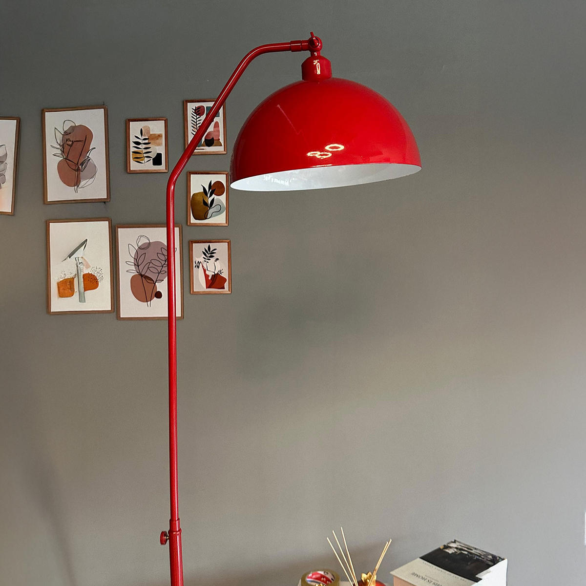STEHLAMPE Helvik aus Metall mit E27, verstellbarer Lampenschirm - Rot, Metall (37/37/170cm) - Bamyum