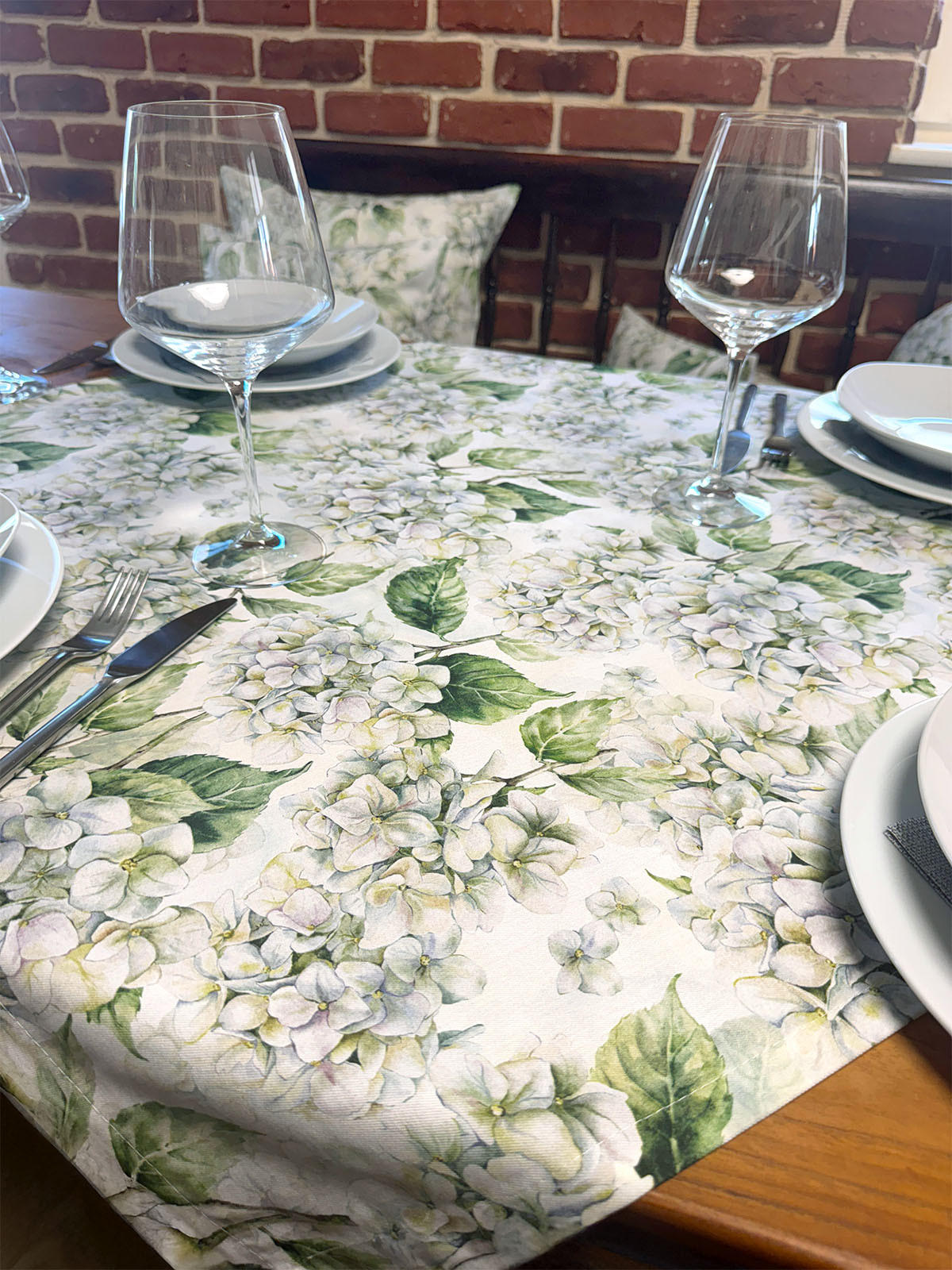 TISCHDECKE Landlust-Hortensie weiß 130/220 cm - Weiß/Grün, Textil (130/220cm) - beties Heimtextil