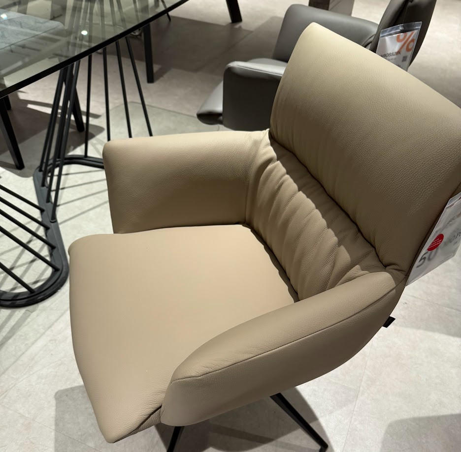 KAROSSZÉK PARIS-BUDAÖRS OUTLET - Dieter Knoll