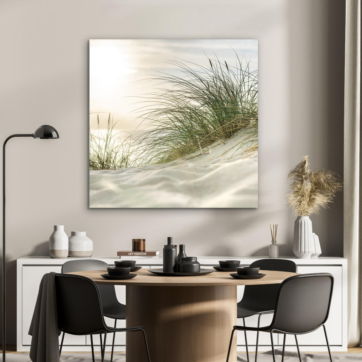 KOVOVÝ OBRAZ Duny s marramovou trávou pod slnkom nemeckého národného parku Schleswig-Holsteinisches Wattenmeer 90x90 cm - krémová, kov (90/90cm) - MuchoWow
