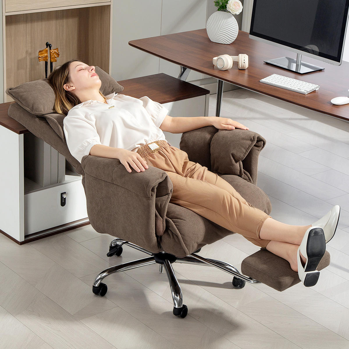 BÜROSTUHL Ergonomischer Schreibtischstuhl mit doppellagiger Polsterung Fußstütze - Hellbraun/Silberfarben, Textil/Metall (80/114/80cm) - HOMCOM