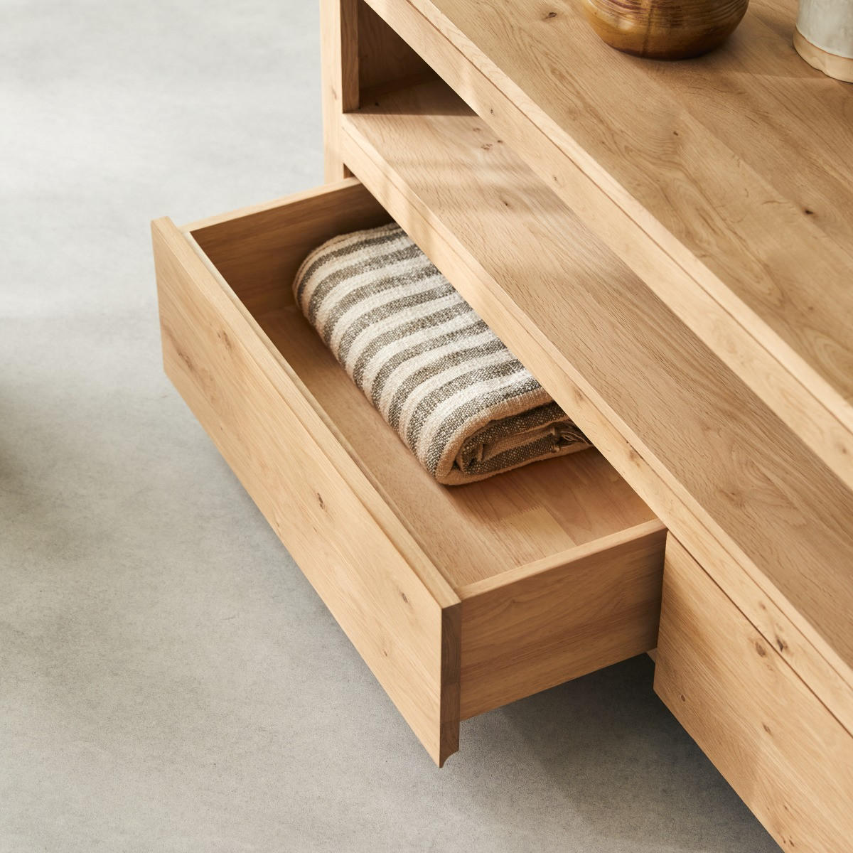 TV-SCHRANK Anoa Natur aus Eiche - Naturfarben, Holz (140/55/45cm) - Tikamoon