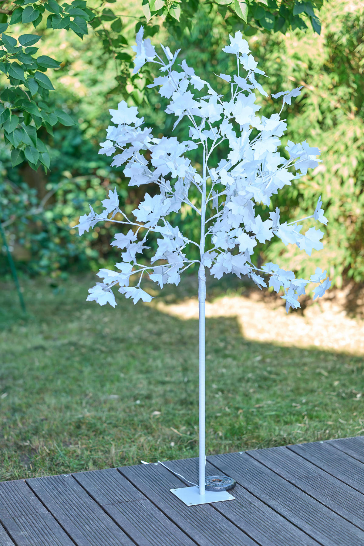 LED-BAUM mit 120 weißen Blüten und warmweißen LEDs, 150m hoch mit integriertem Timer und 5m Netzkabel, inkl. Heringe - Weiß, Kunststoff (60/60/150cm) - Northpoint