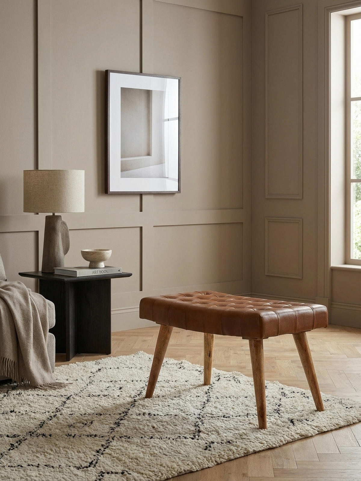 SITZHOCKER – Echtleder/Naturholz, modern, 120 kg Belastbarkeit - Braun, Mangoholz/Leder (67/47/39cm) - KADIMA DESIGN