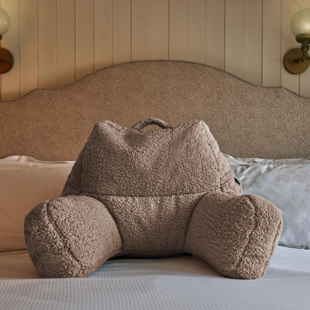 RÜCKENLEHNE Lesekissen Teddybär - Mokka, Textil (74/63cm) - icon
