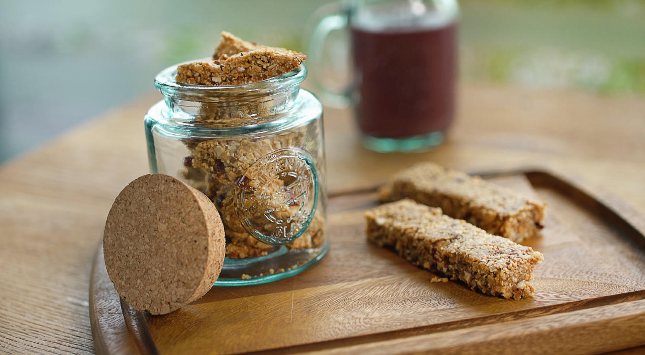XXXLecker-23_Erdnussbutter-Muesliriegel-1270x700.jpg