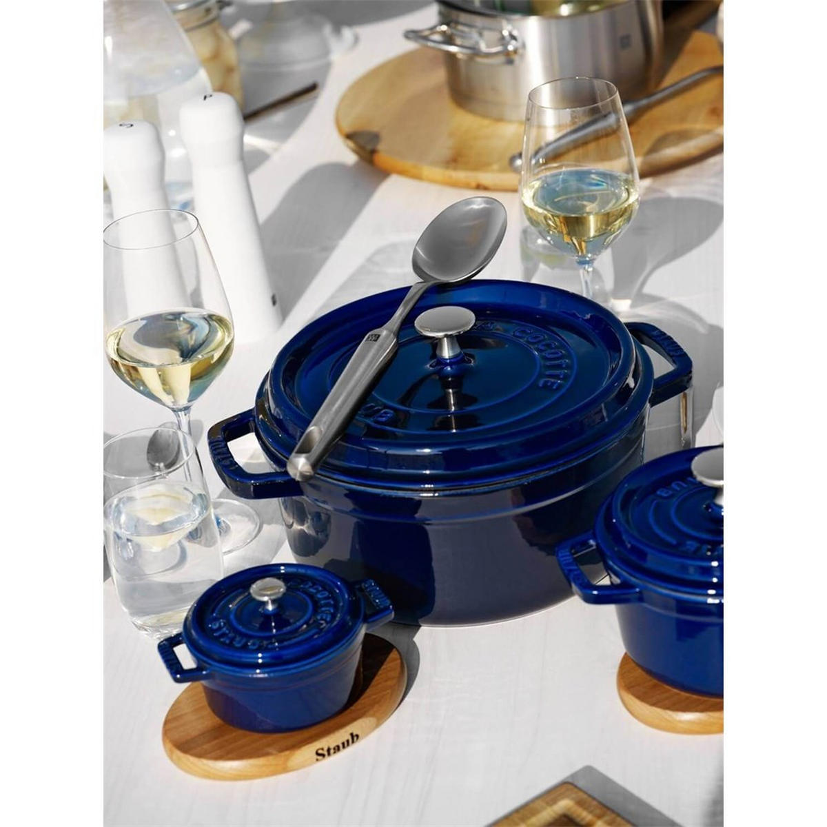 LA Cocotte Gusseisentopf 2,2 l NPC405102640 - Dunkelblau, Metall (20cm) - Staub