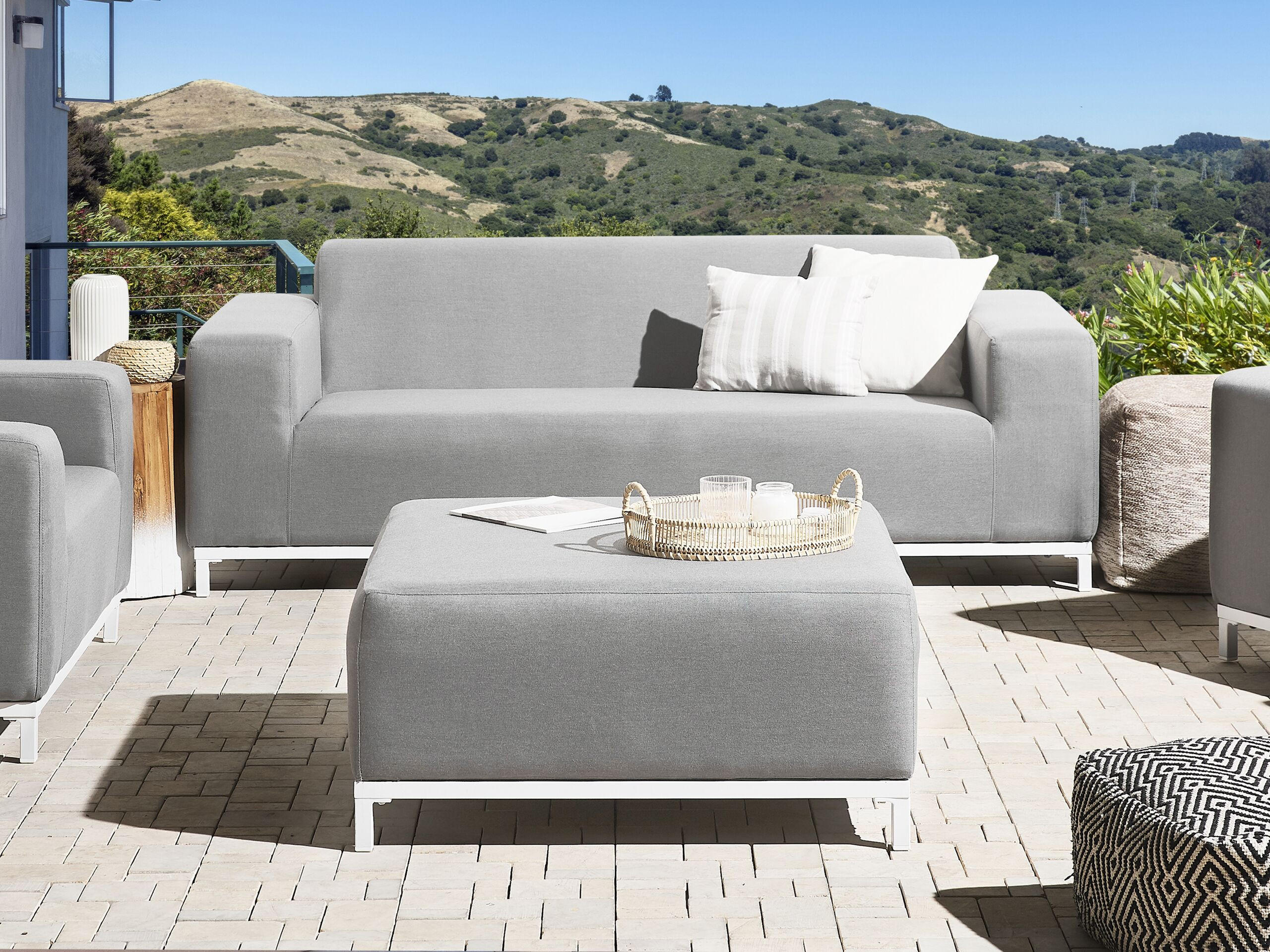 GARTENSOFA 3-Sitzer Polsterbezug hellgrau/weißes Gestell Rovigo - Weiß/Grau, Textil (185/67/84cm) - Beliani