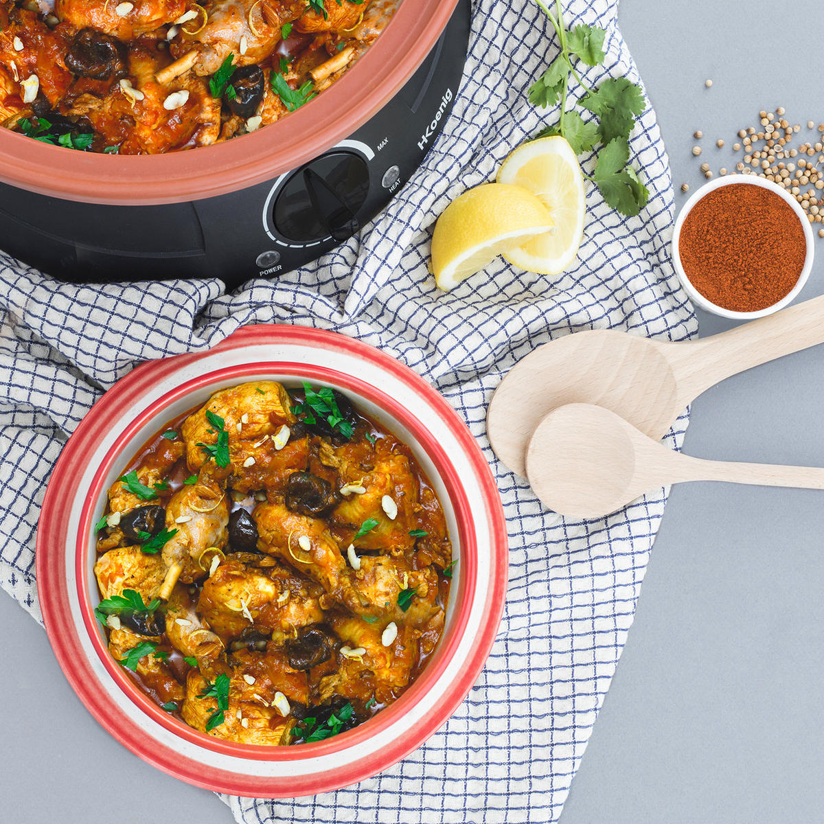 TAJINE TAJ3 Rot, 3 L, Schmortopf, Terrakotta, Einstellbare Temperatur, Kontrollleuchte, 300 W - Schwarz, Metall (34.5/34.5/29.5cm) - La Fonderie 1890