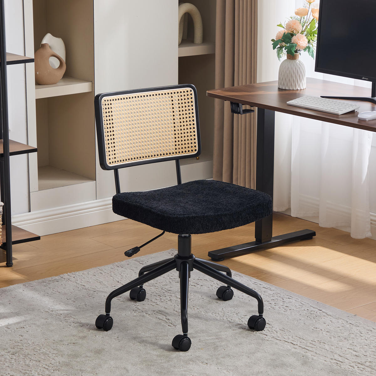 DREHSTUHL DE-36881 mit Rattan-Rückenlehne und Chenille-Sitz Schwarz - Schwarz, Metall (58.5/91.5/55cm) - ComfortXL