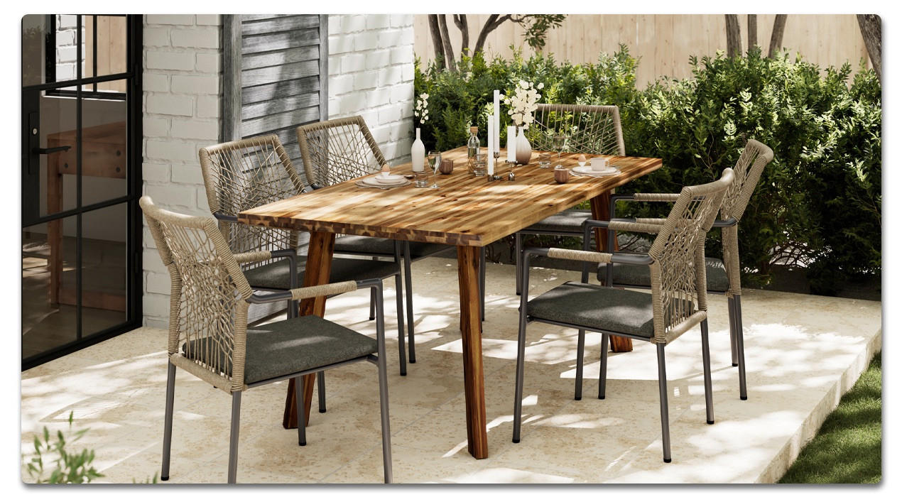Sitzgruppe aus Holz mit einem Tisch und Stühlen