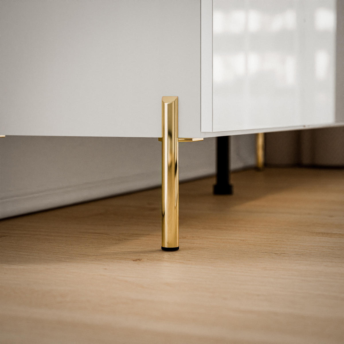 KOMMODE AURORA 4S1D Weiß / Weiß hochglanz mit gerade Goldchrom Fuße - Weiß Hochglanz/Goldfarben, Holzwerkstoff/Metall (140/91/40cm) - Lookway