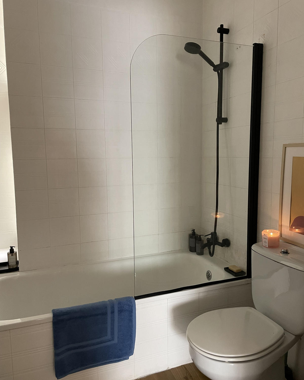 NÁSTAVEC NA VANU 140/80 cm Černý Lapan - průhledná, sklo (80/140cm) - Beliani
