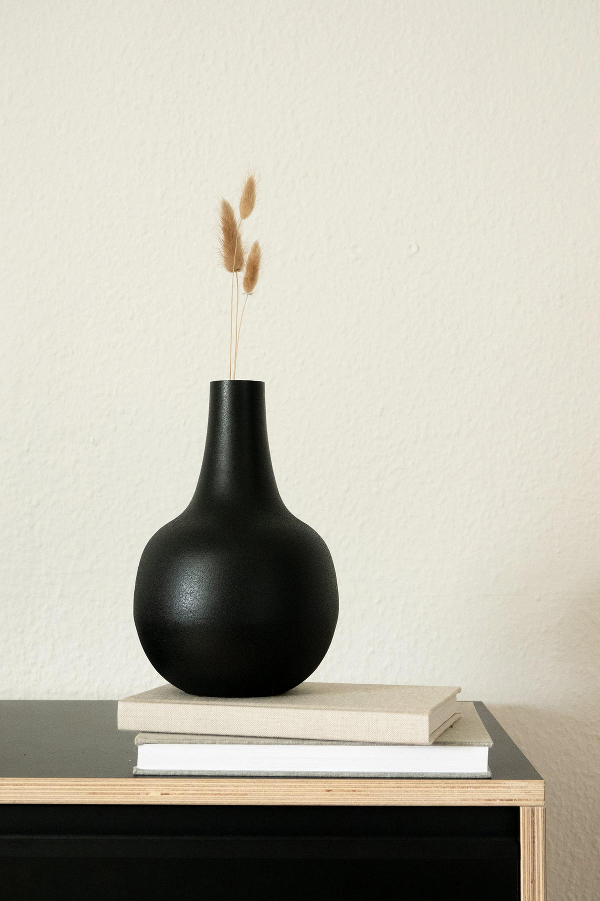VASE Lamia in Schwarz 23cm - Schwarz, Metall (23cm) - LaLe Living