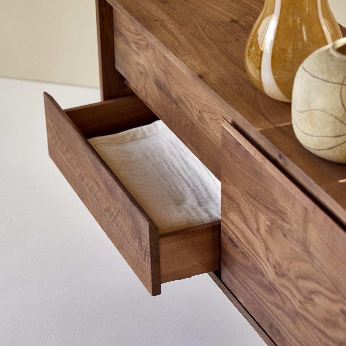 SIDEBOARD Esmée Braun aus Walnuss - Braun, Holz (130/60/35cm) - Tikamoon