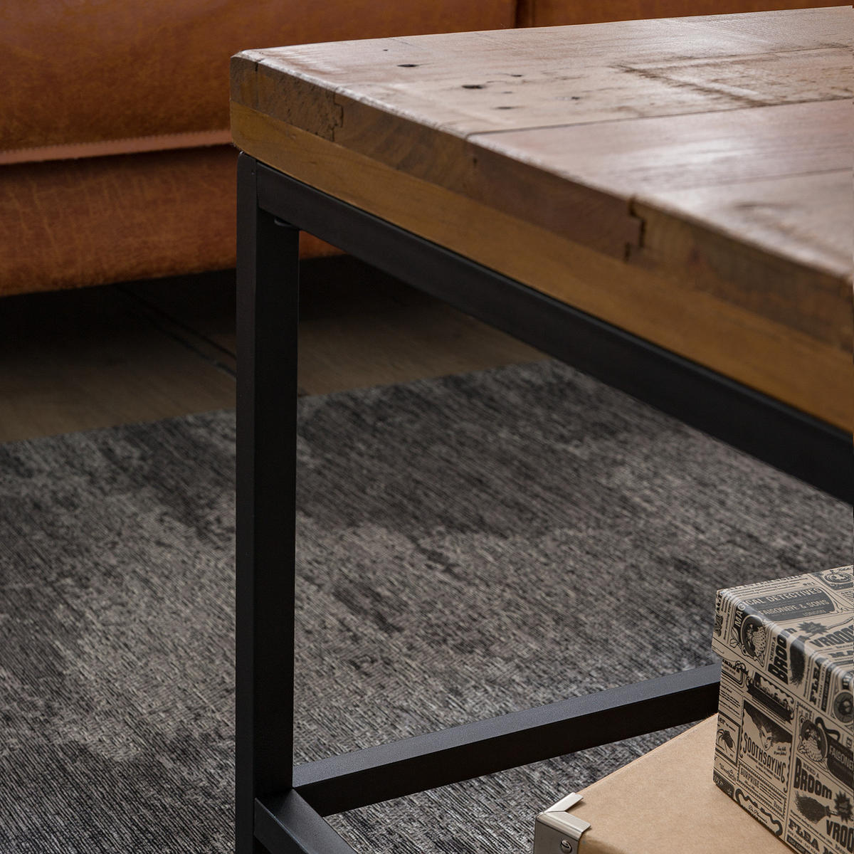 COUCHTISCH - Massivholz - Schwarz/Pinienfarben, Holz (90/90/45cm) - home24