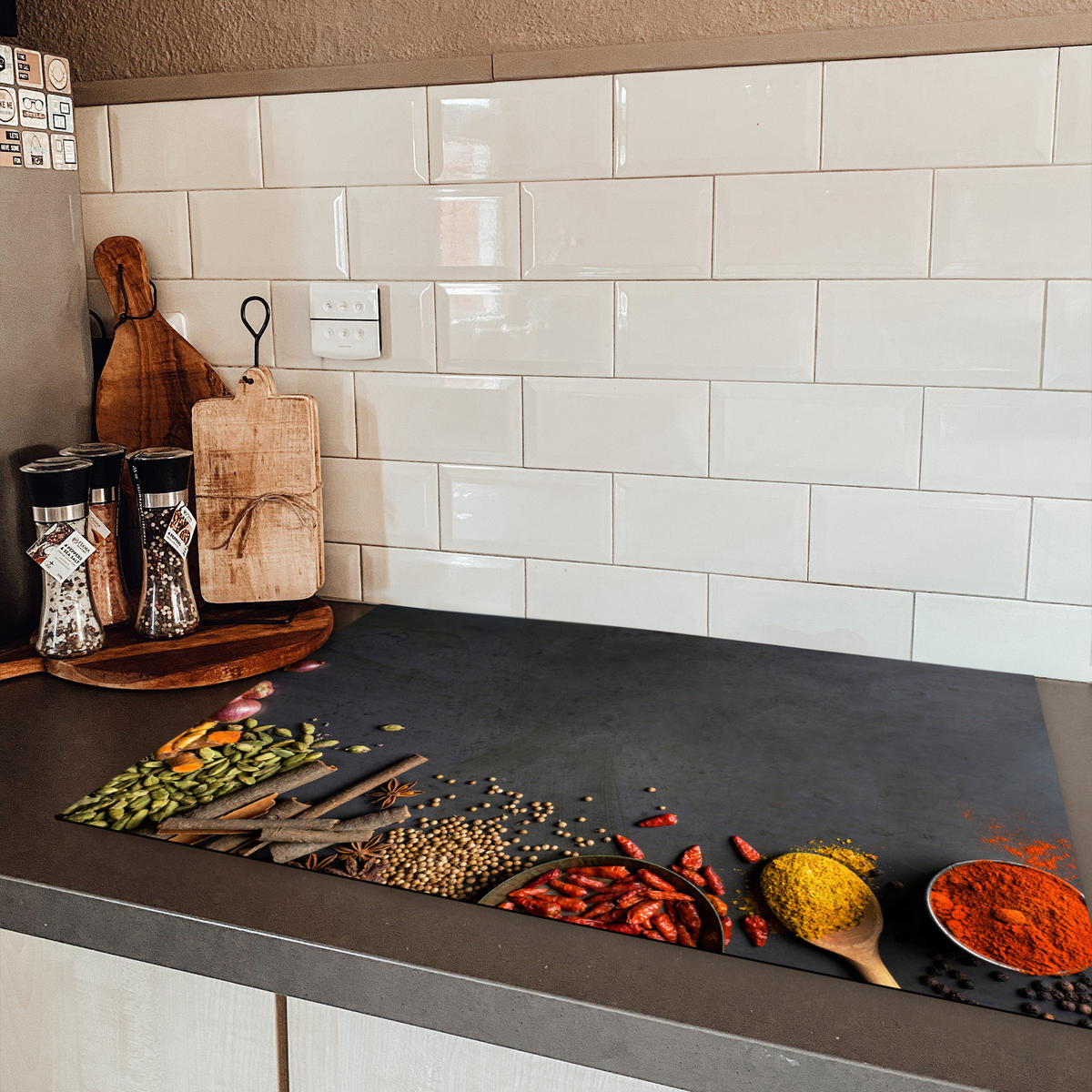 HERDABDECKPLATTE Kräuter - Lebensmittel - Gewürze - Schwarz - Paprika - Zimt 77x51 cm - Currygelb, Kunststoff (77/51/0.2cm) - MuchoWow