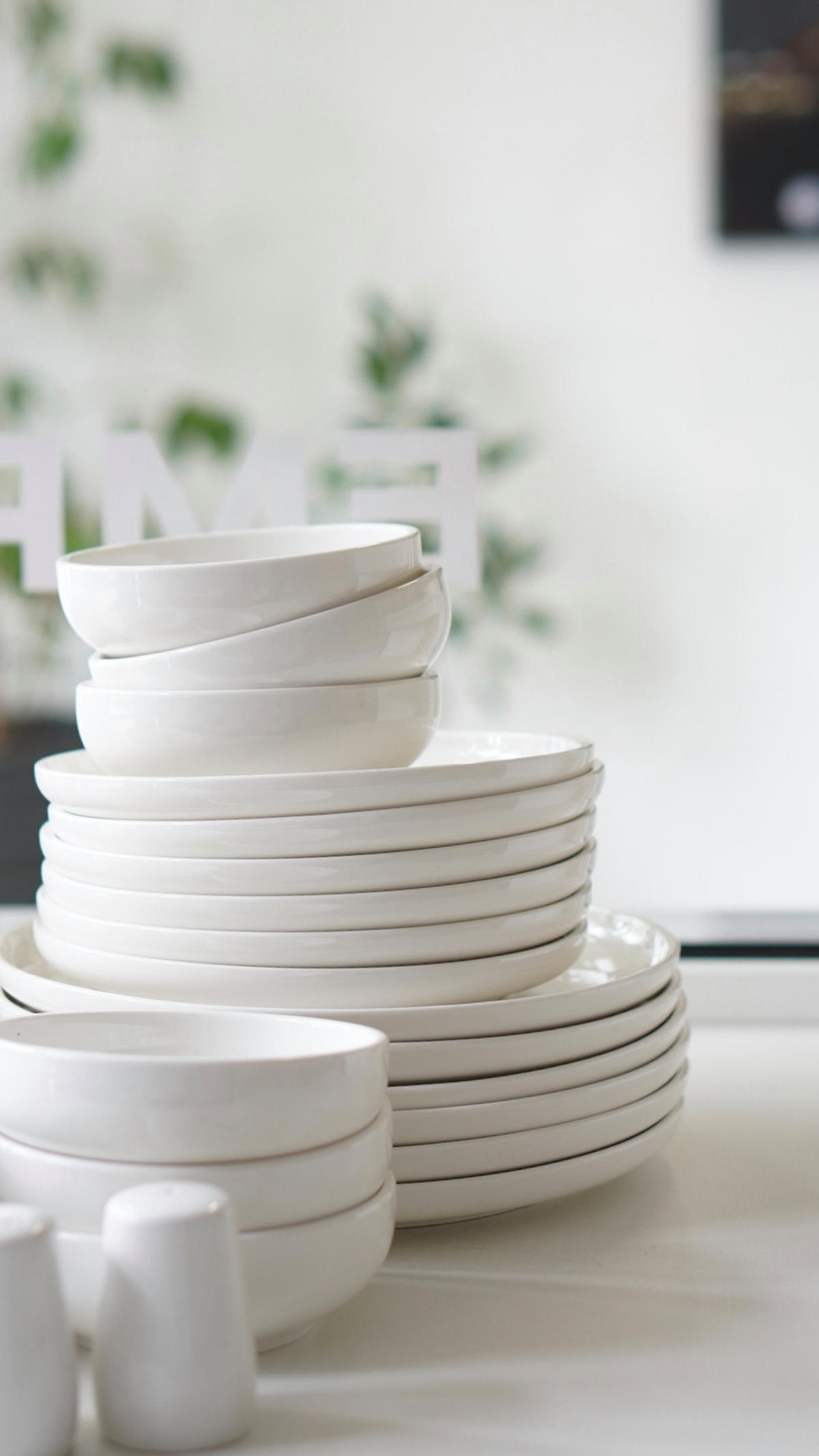 GESCHIRRSET Milan 27-tlg. weiß mit Silberrand - Weiß, Keramik (41/37/37cm) - Mulex