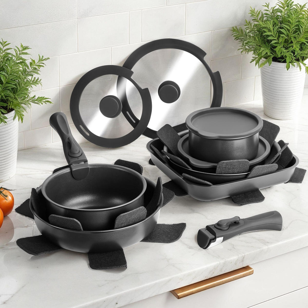 KOCHTOPFSET Parma,Ofenfest bis 175°C, mit 5 Topfschonern,schwarz - Schwarz, Metall - tectake