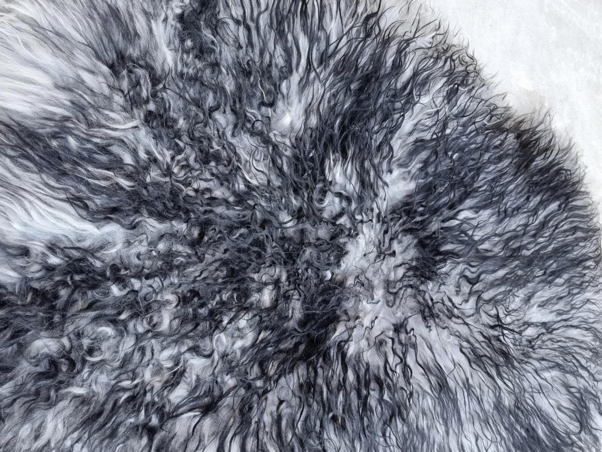 LAMMFELL Island Langhaar natur lockig weich Premium Hellgrau-Schwarz geflammt ca. 105 cm - Hellgrau/Schwarz, Fell (55/105cm) - Provellus