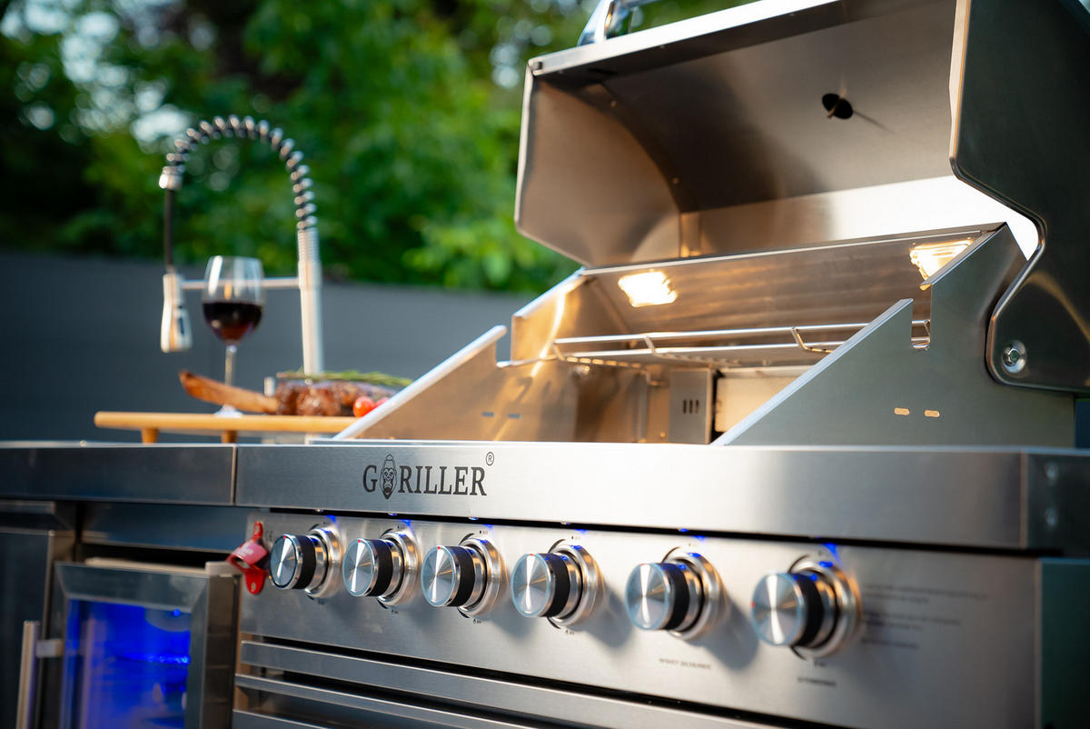 GORILLER® SILVERBACK S1 Outdoor-Küche, Gasgrill mit Kühlschrank-Waschbecken-Kombination, Edelstahl, Silber - Schwarz Hochglanz, Metall (217/90/58cm) - Goriller