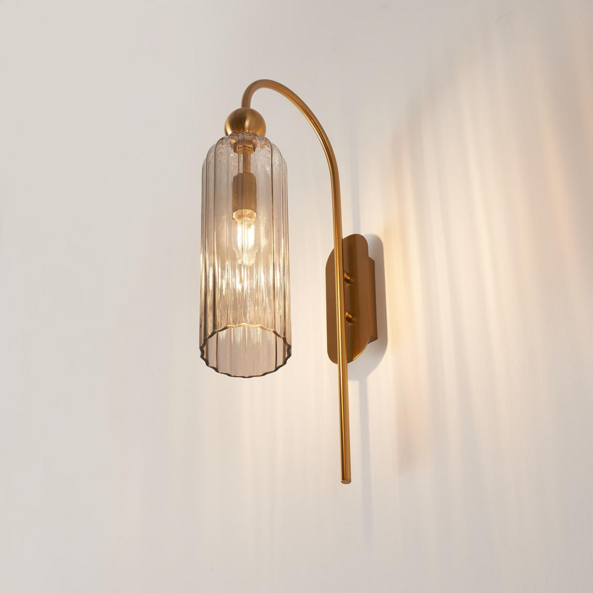 WANDLEUCHTE Leonora, Rauchgrau und Messing, 53.5cm - Goldfarben, Glas (10/53.5/27cm) - KOSILUM