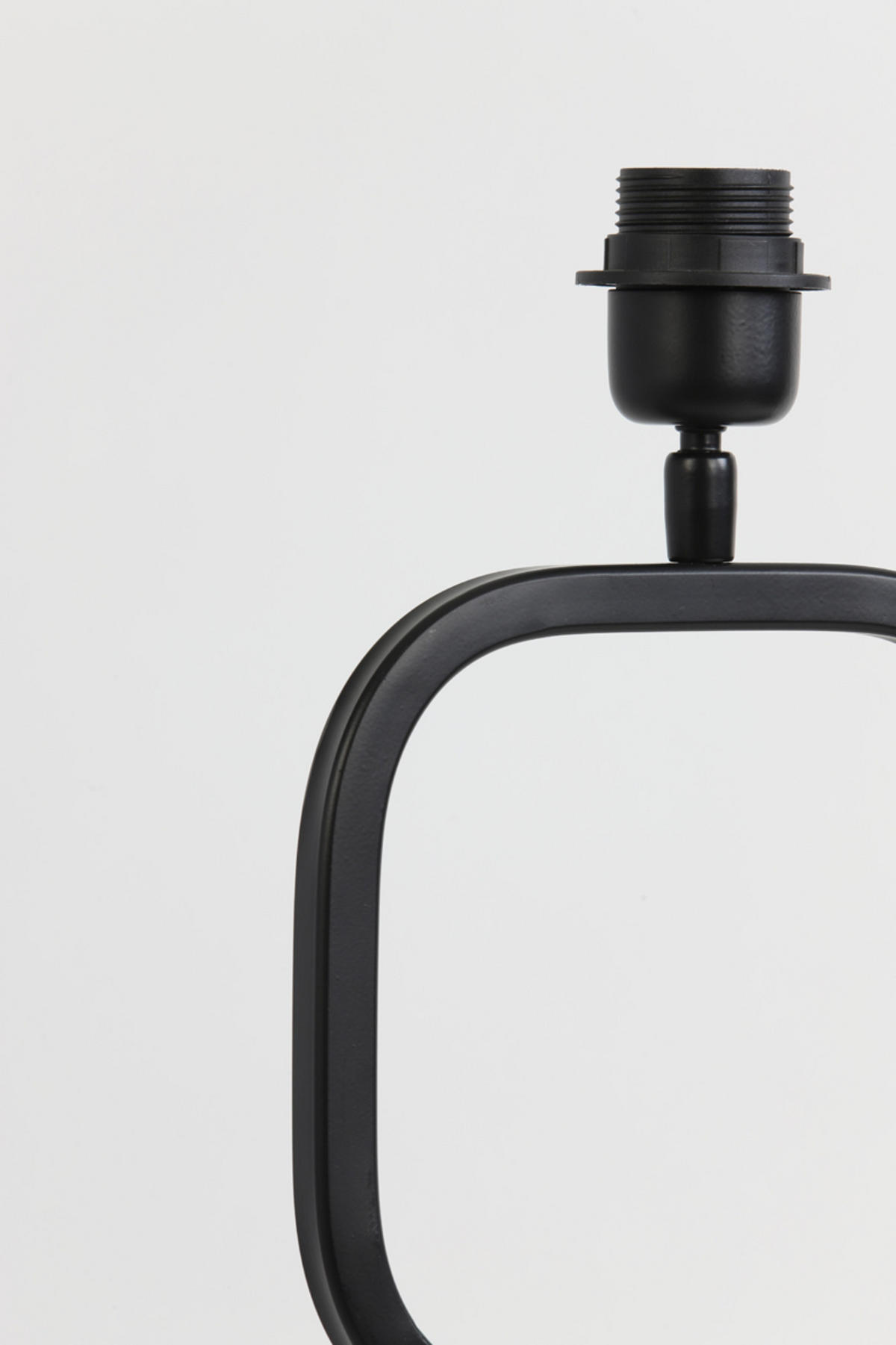 LAMPENFUSS Lutika Schwarz 23/11,5/46 cm - Schwarz, Metall (23/11.5/46cm) - Light & Living