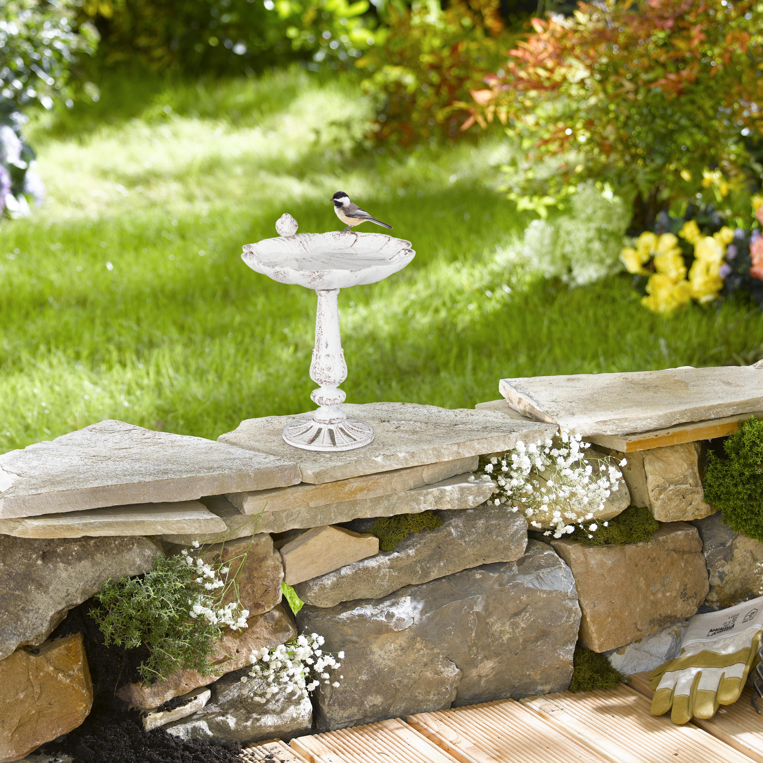 Thumbnail - Relaxdays Vogeltränke, Weiß, Metall, 22x24.5x18 cm, Gartenzubehör, Gartenpflege, Vogelhäuser