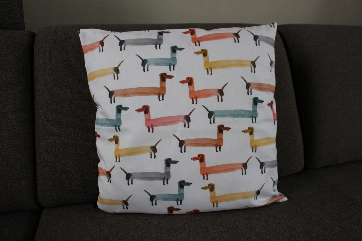 KISSENHÜLLE KLEINE DACKEL BUNT - Multicolor, Textil (50/50cm) - Yve! decoration