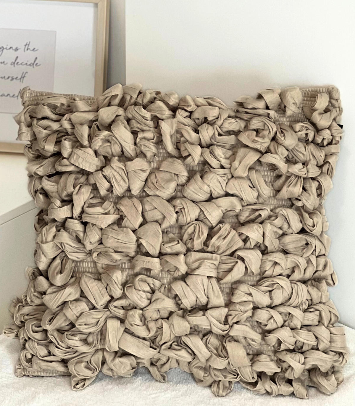 ZIERKISSEN Head in the Clouds 40x40cm. Beige. Handgemacht & Upcycled - Beige, Textil (40/40/5cm) - SOWL