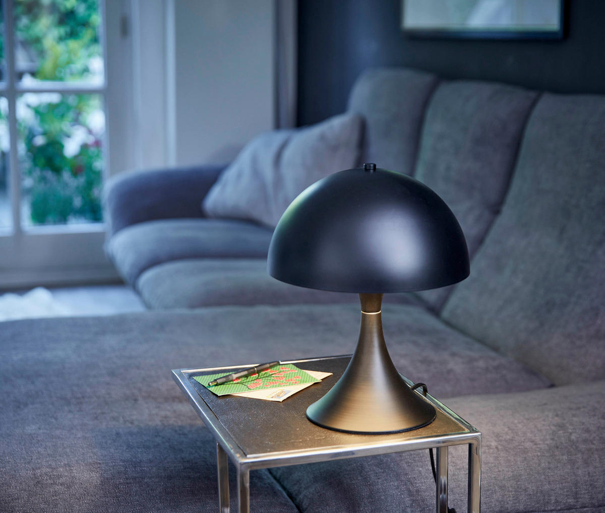 LED-TISCHLEUCHTE aus Metall warmweißes Licht Schnurschalter inklusive energieeffizientes E27 LED Leuchtmittel Matt schwarz Curved - Schwarz, Metall (25/25/31.5cm) - Northpoint