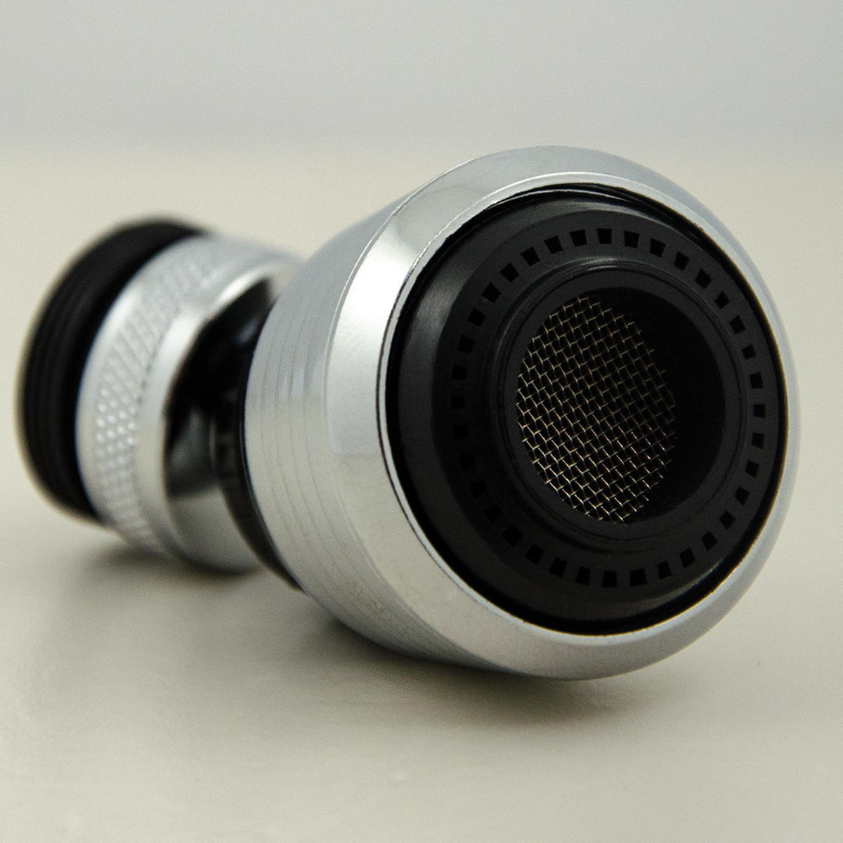 WASSERHAHN-AUFSATZ mit 360 Grad Schwenkbrause - Schwarz, Metall (3.5/6/6cm) - eyepower