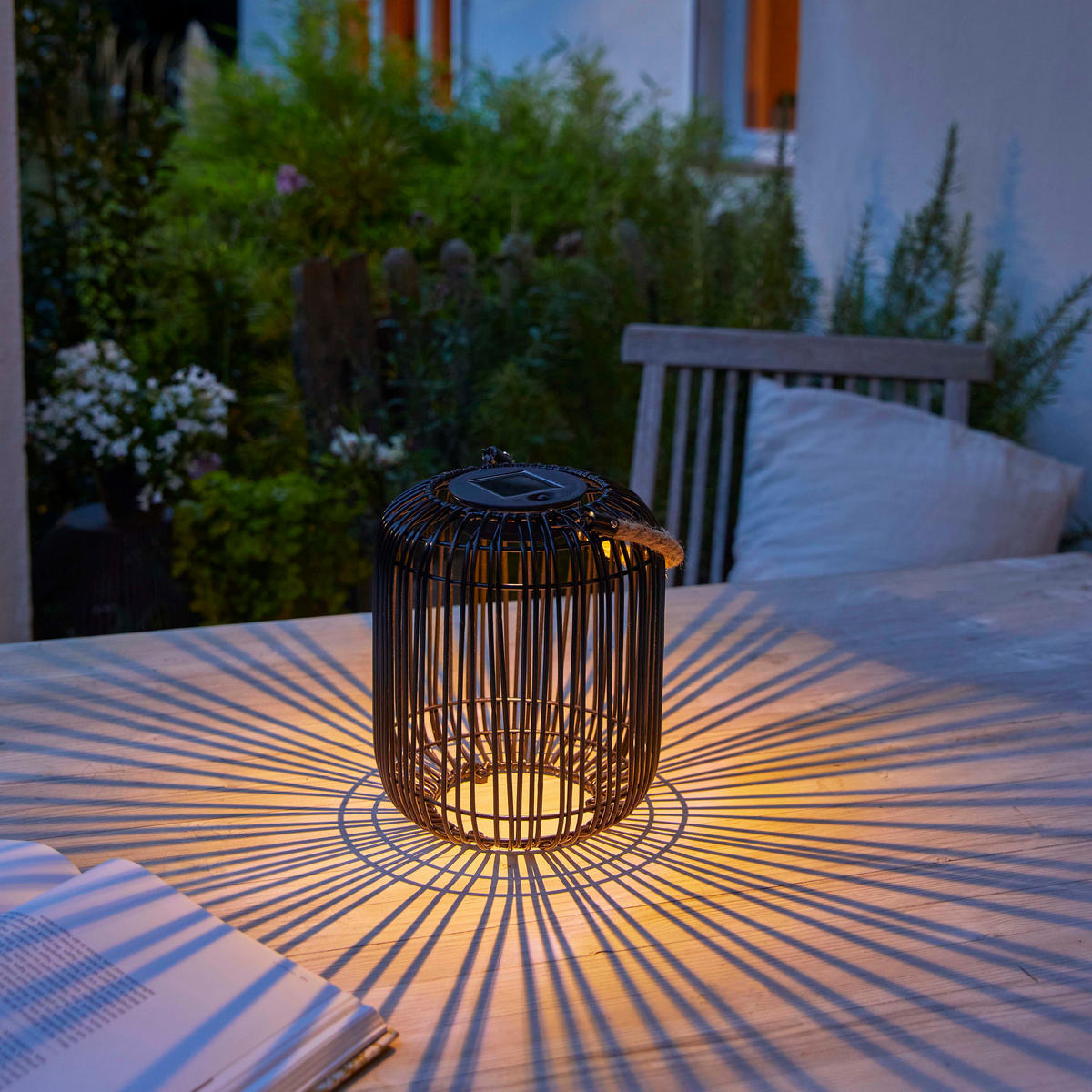 LED-SOLAR-GEFLECHT-LATERNE - für stimmungsvolle Beleuchtung im Innen- und Außenbereich - Schwarz, Kunststoff (18/18/34.5cm) - Northpoint