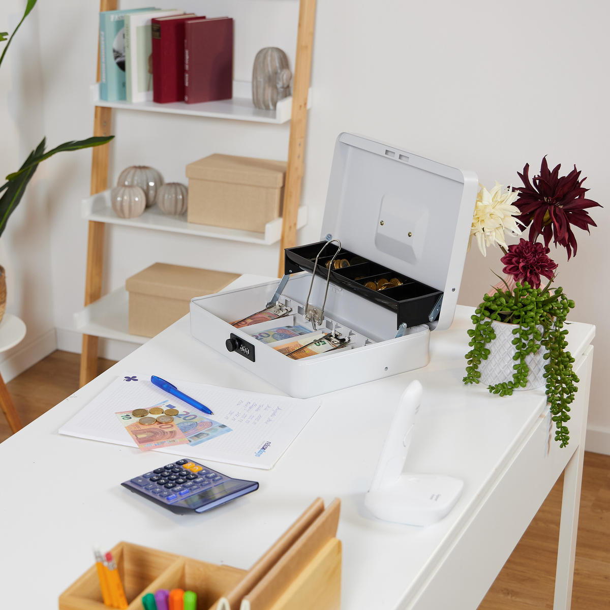 GELDKASSETTE - Weiß, Kunststoff/Metall (30.5/8.5/24.5cm) - Relaxdays