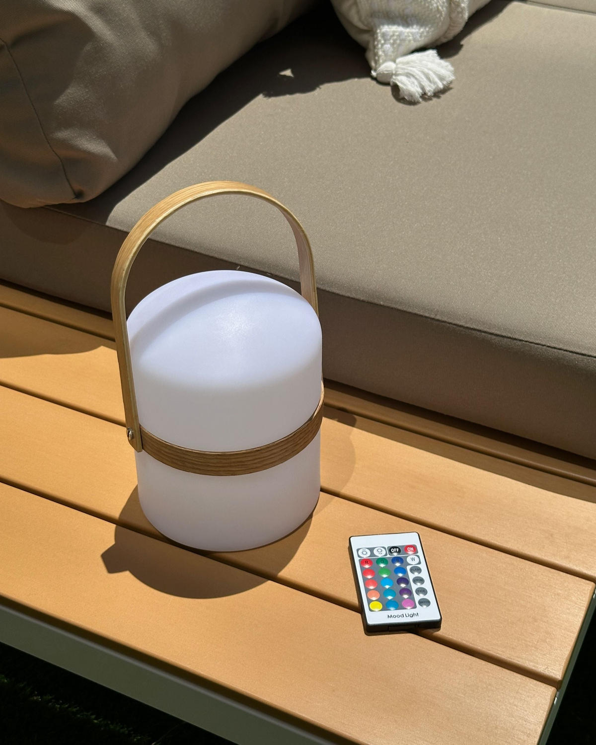 LED STOLNÍ LAMPA Bílá/Světlejší Odstín dřeva Estero - bílá/světle hnědá, plast (14/14/25cm) - Beliani