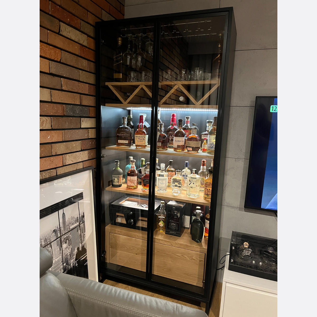 VITRINENSCHRANK aus Holz Bar Wein Schrank CARLA III mit LED-Beleuchtung - Eichefarben, Holz (100/200/45cm) - Rawood Furniture