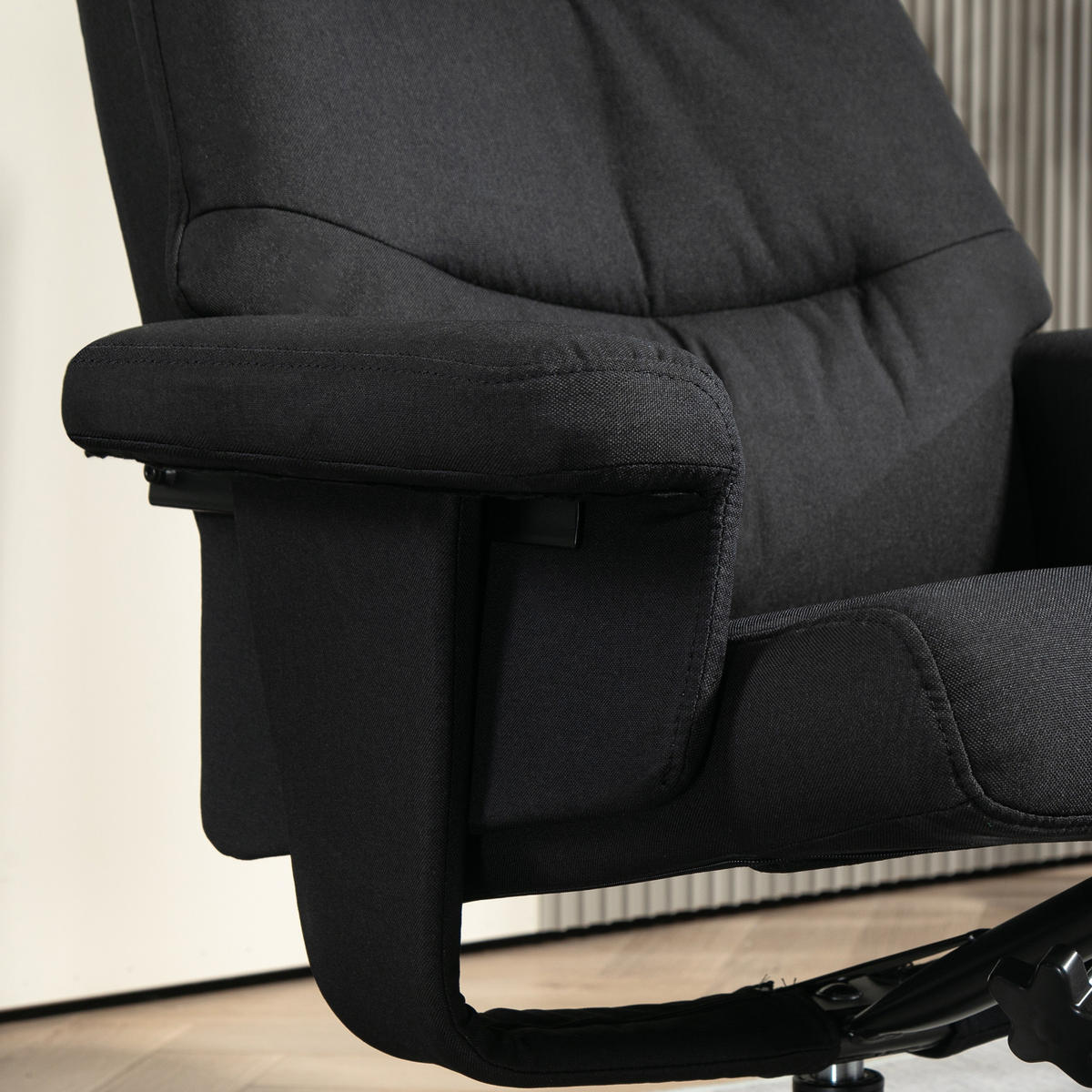 LIESESSEL DE-07540 mit Hocker, drehbar, Wippfunktion in Samtoptik Schwarz - Schwarz, Textil (81/102/74cm) - ComfortXL