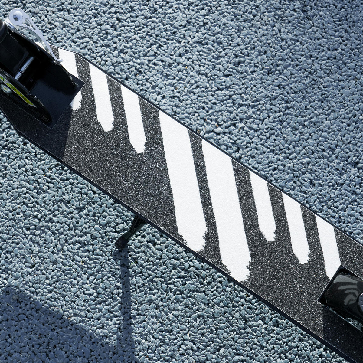 ROLLER Kinder Klappbar mit Verstellbarer Lenkerhöhe, 2 Leuchtenden Räder Schwarz - Schwarz, Metall (73/36/89cm) - AIYAPLAY