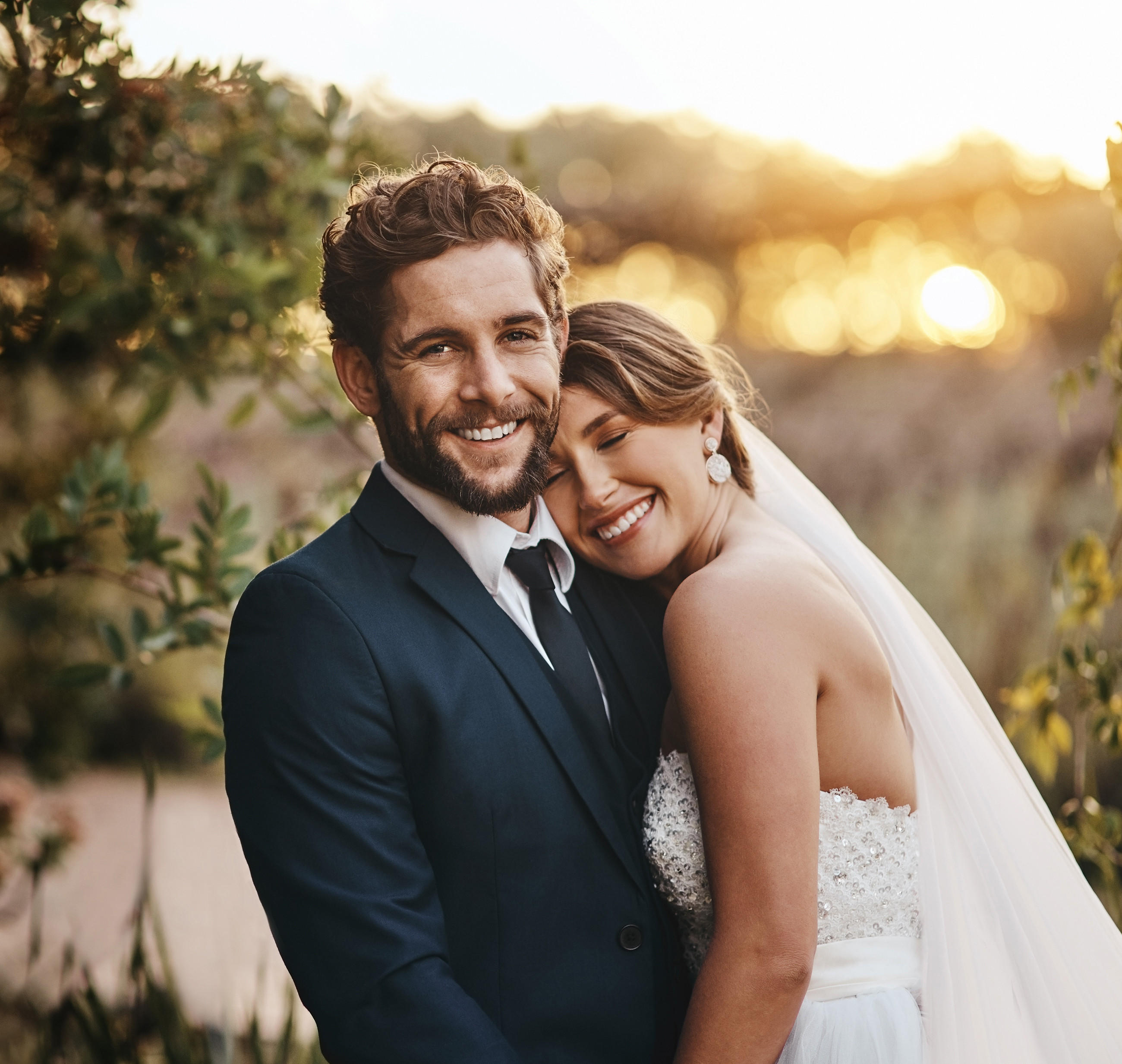 Hochzeitspaar in der Natur