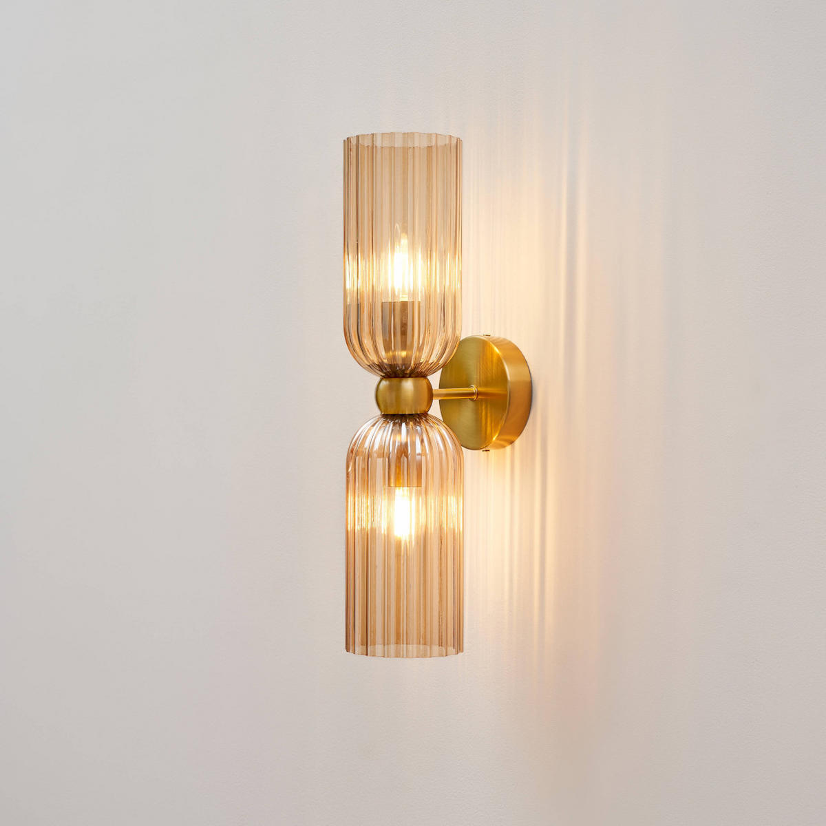 WANDLEUCHTE Leonora, Bernstein und Messing, 42.5cm - Goldfarben, Glas (10/42.5/16cm) - KOSILUM