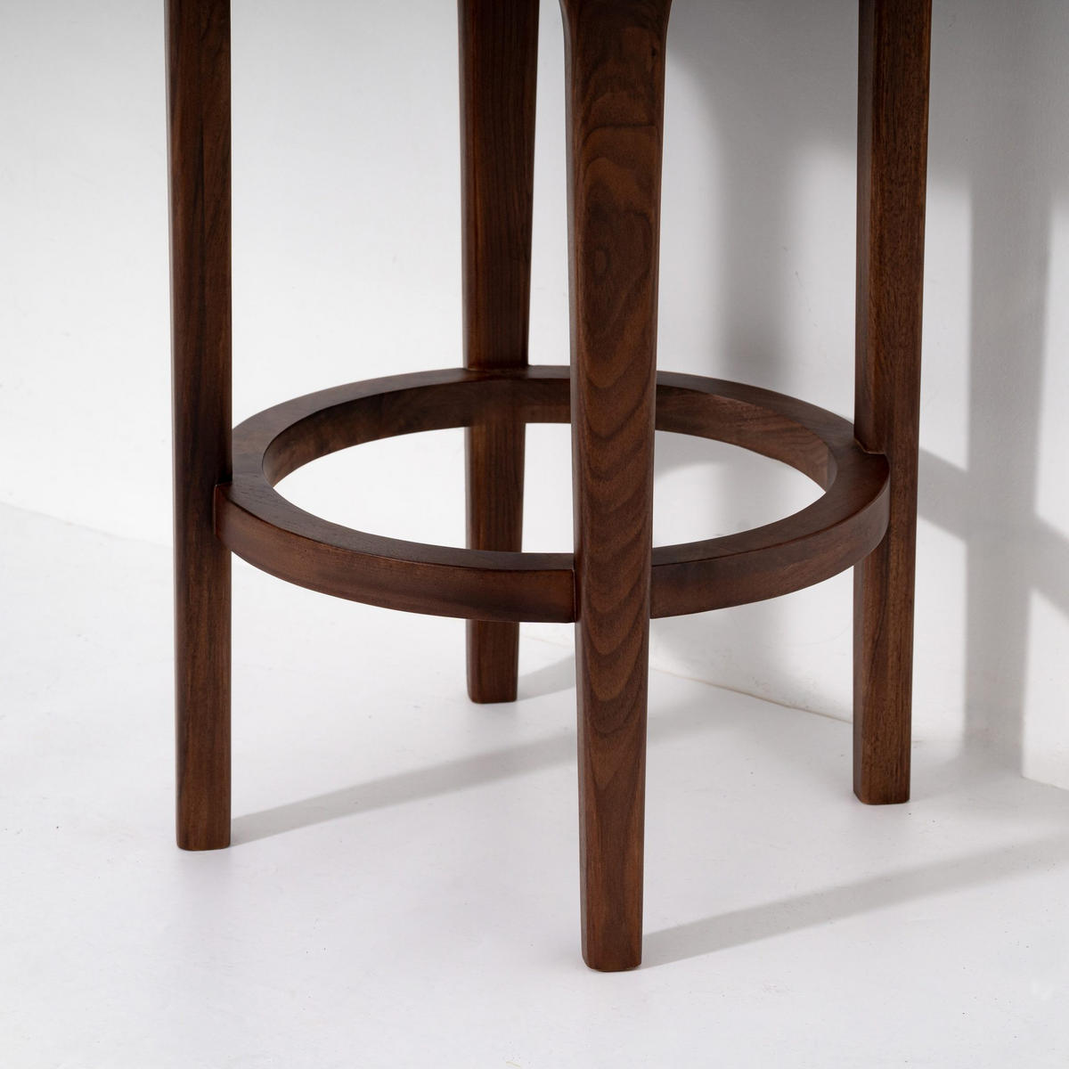 BARHOCKER Nature, Walnuss, Kunstleder Weiß - Walnussfarben, Holz (43/66/43cm) - WOODEK