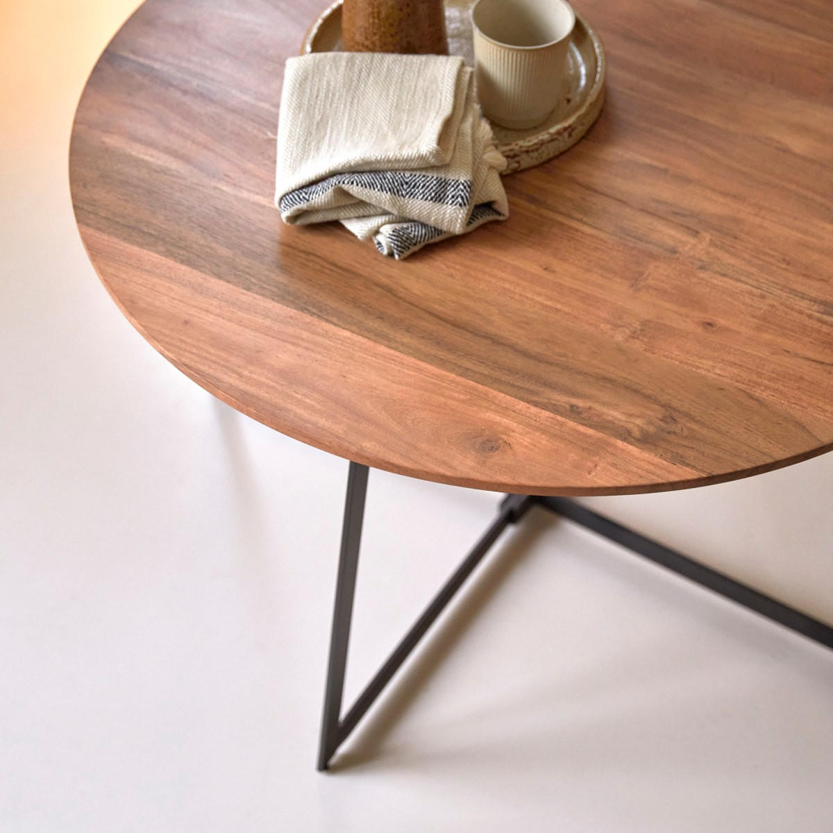 COUCHTISCH Temis Natur aus Akazie - Naturfarben, Holz (80/80/45cm) - Tikamoon