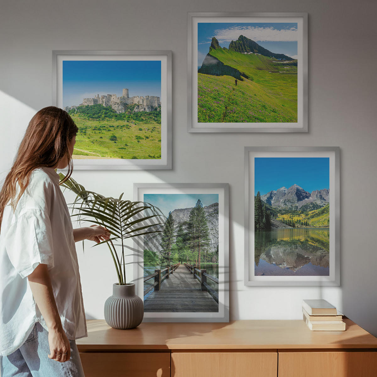 BILDER SET 4er Set - 50x50 cm & 40x60 cm Silberner Rahmen - Grüne Hügel mit einer Burg - Silberfarben, Kunststoff (50/50cm) - TULUP