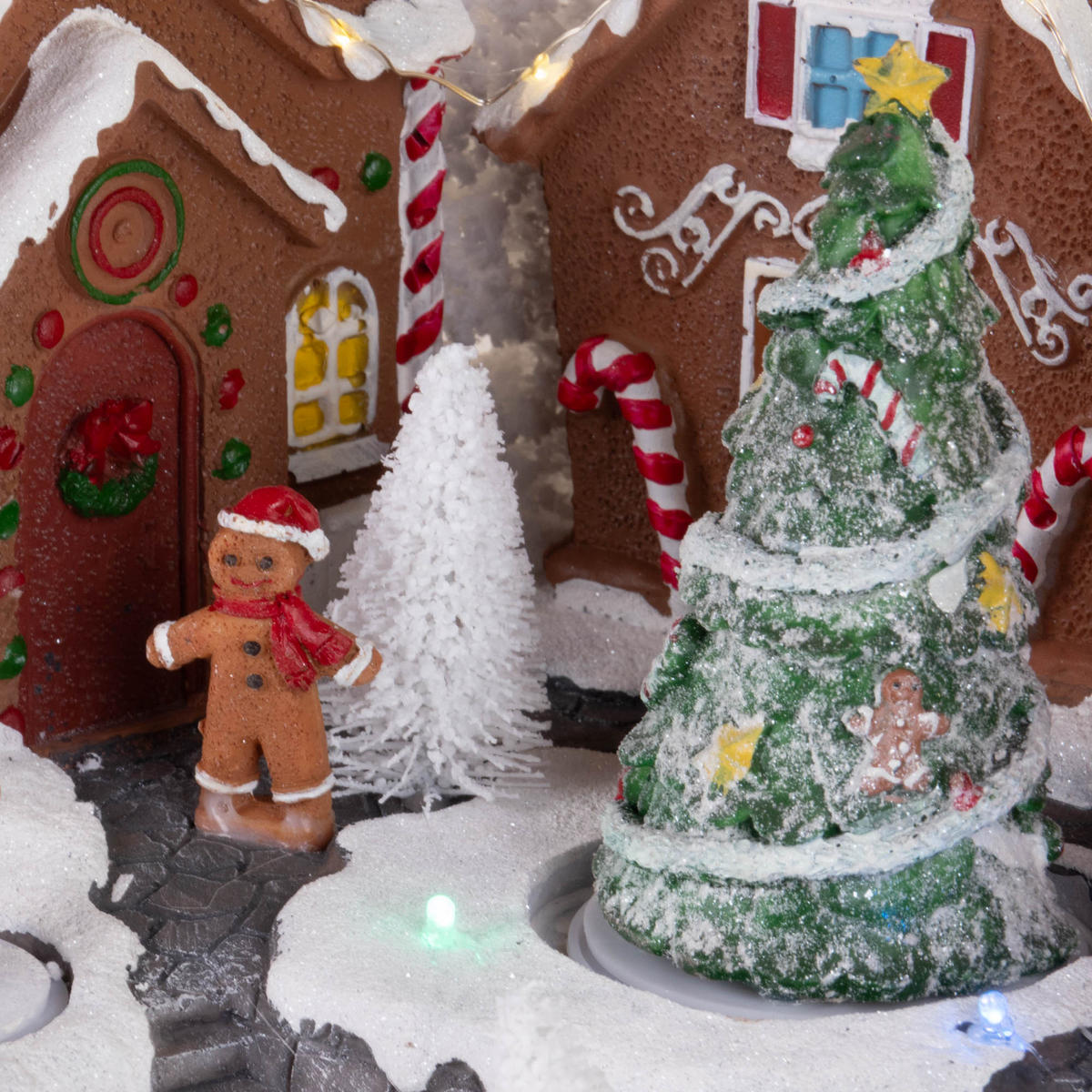 WEIHNACHTSSZENE Lebkuchenhaus 31/23 cm - Multicolor, Kunststoff (23/18/31cm) - Fééric Lights and Christmas