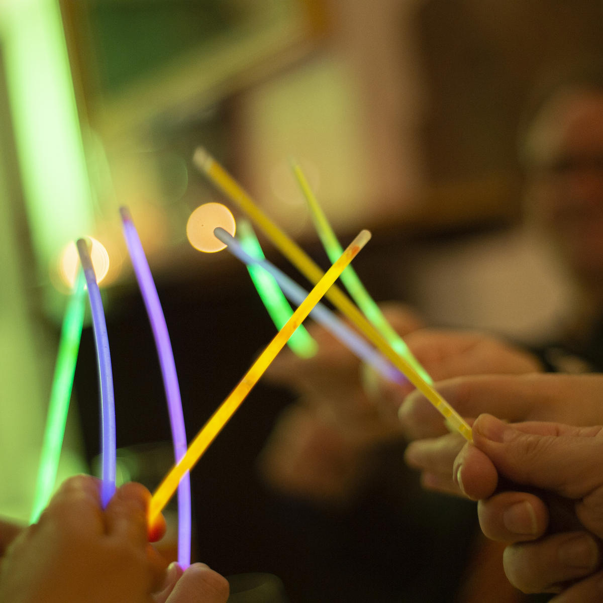 100XSVETELNÉ tyčinky - viacfarebná, plast (4.5/40/4.5cm) - Relaxdays