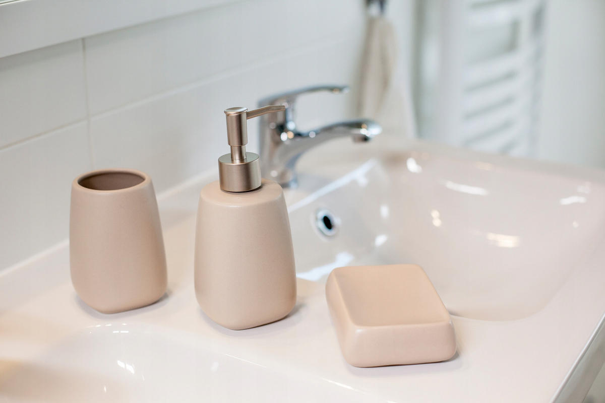SEIFENSPENDER mit Pumpe 400 ml, beige - Beige, Keramik (8/18cm) - KADAX