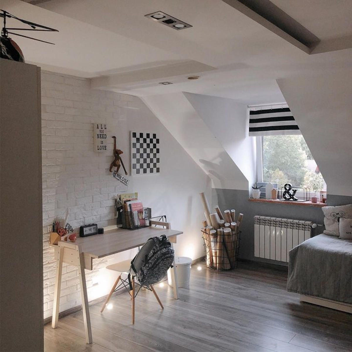 SCHREIBTISCH mit Holzdekor und Beinen aus massiver Eiche L128 cm - SPOT - Braun, Holzwerkstoff (128/68/81.5cm) - Calicosy